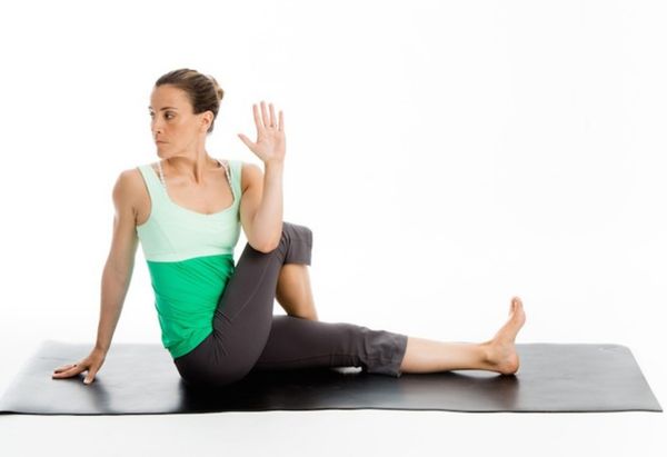 Posture du twist assis